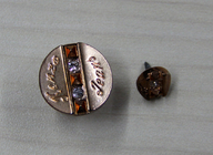 फ्लैट 3 डी डायमंड कस्टम पहनावा बटन धातु गन मेटल / चांदी में