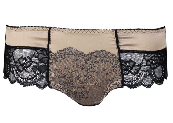 सुंदर साटन मोर्चे पर साथ बहुत सहज फीता ट्रिम Boyshort Panty