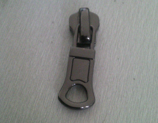 कपड़े मिश्र धातु जिपर खींचती पारिस्थितिकी के अनुकूल 3 # / 5 # / 8 # Gunmetal चढ़ाना